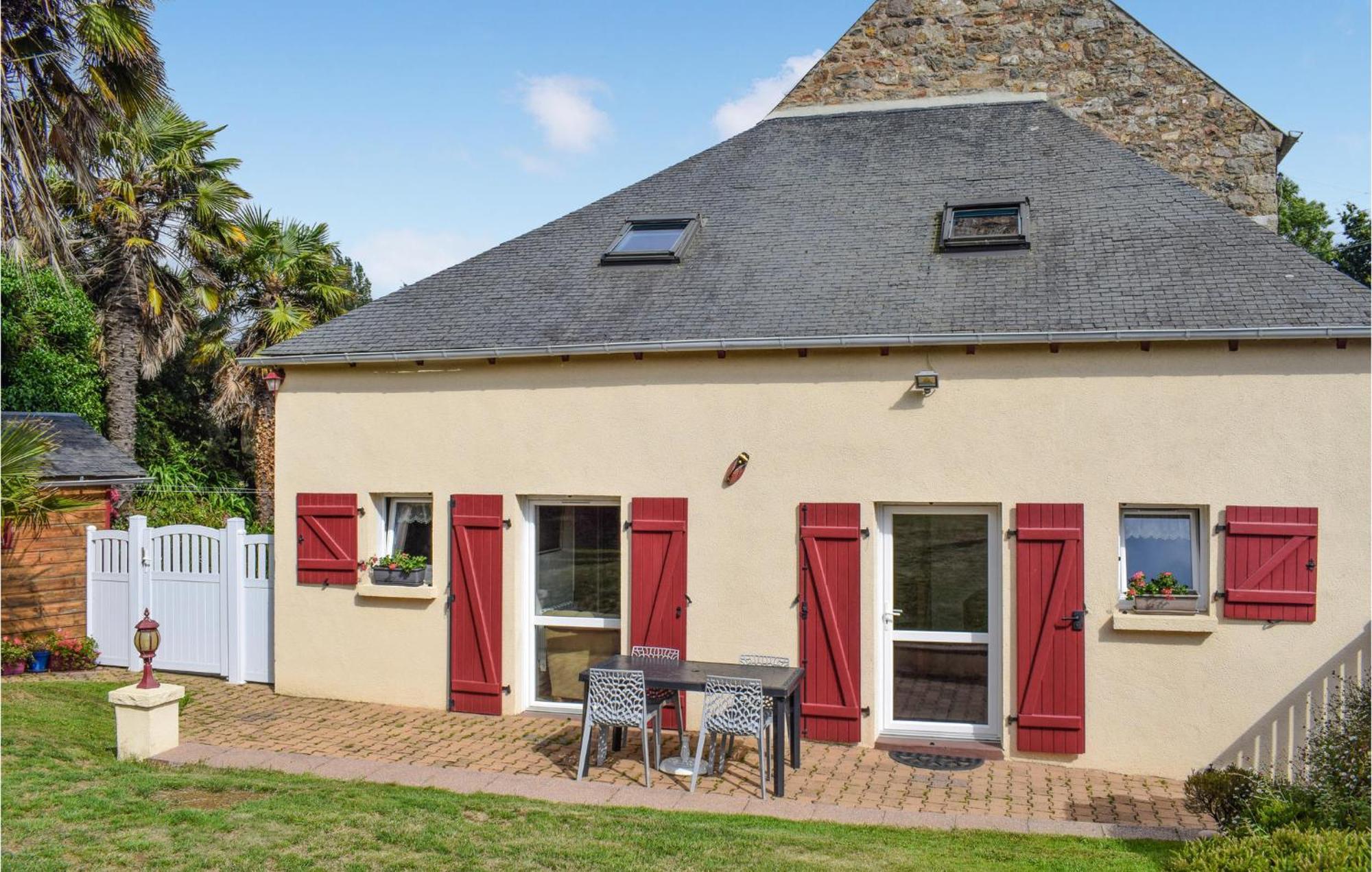 3 Bedroom Awesome Home In Lézardrieux Exteriér fotografie